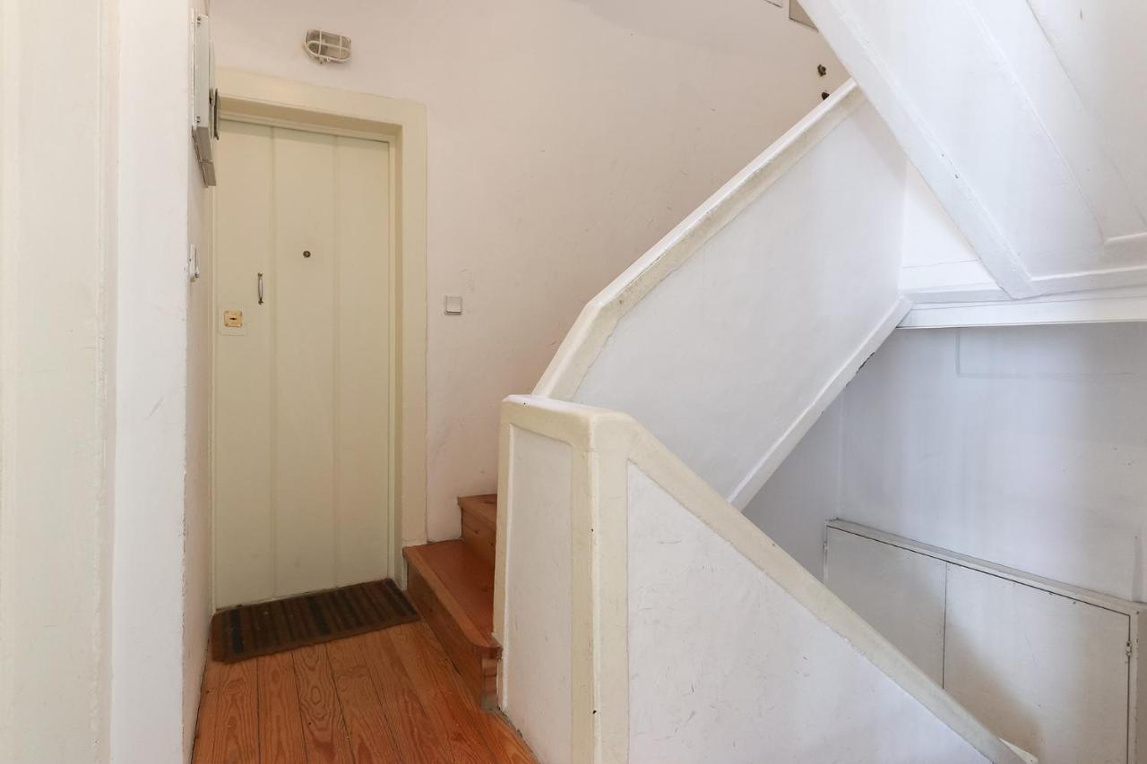 Charming And Stylish Downtown Apt In XIX Century Building リスボン エクステリア 写真