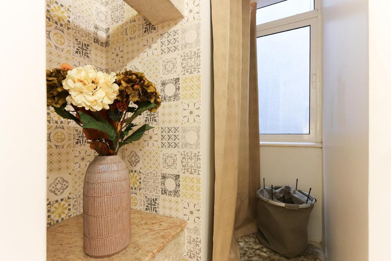 Charming And Stylish Downtown Apt In XIX Century Building リスボン エクステリア 写真